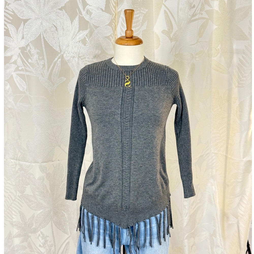ESTRNA JANE Women's Gray Ribbed‎ Knit Sweater Fringe Hem Size S